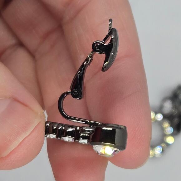 NWT Trifari Black & Clear Gem Circle Clip-On Earrings - Picture 3 of 10